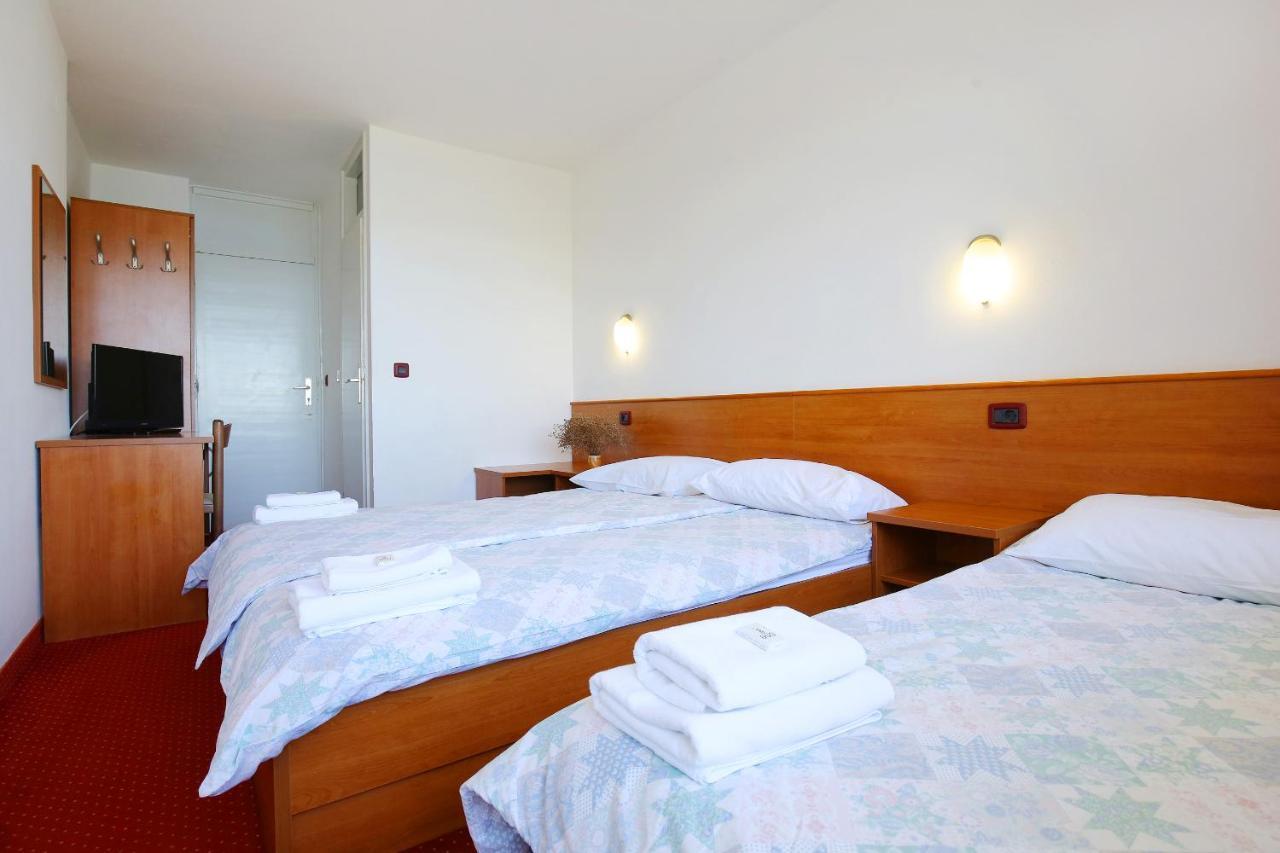 Hotel Luka Luka  Екстер'єр фото